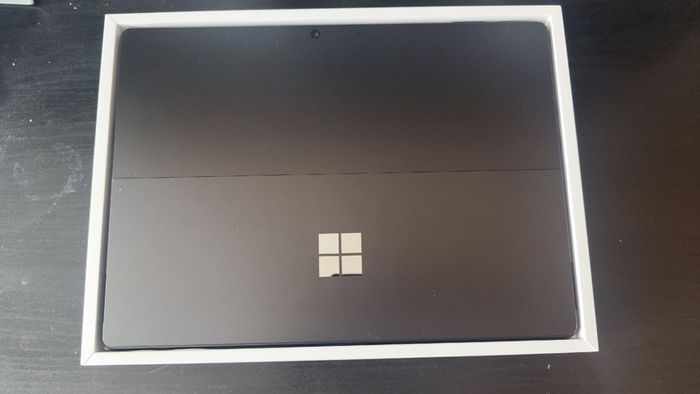 Microsoft Surface Pro 9 i5 8GB 256GB + Slim Pen + Boxed