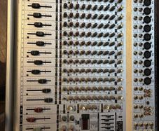 20ch powered desk