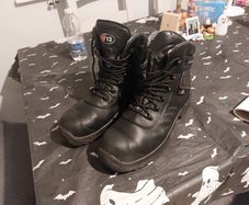 V12 work boots