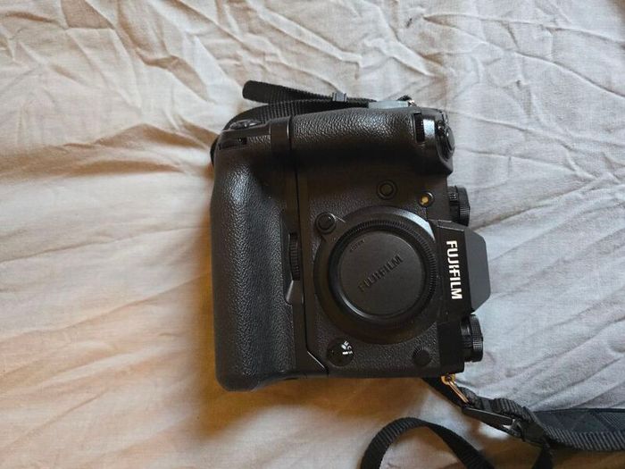 Fujifilm X-H1, lenses and grip