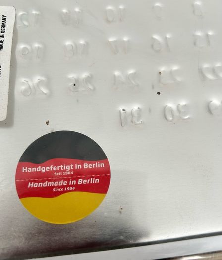 8 signs 30 euro