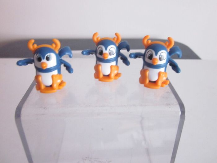 Kinder Joy Holiday Penguin Limited Edition Mini figure X3