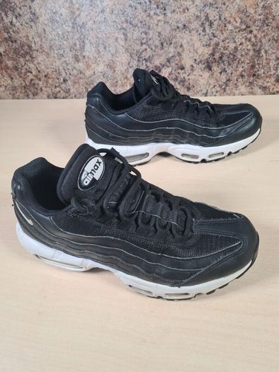 Womens NIKE AIR MAX 95 ESSENTIAL trainers runners black white Size UK 6 EU 40