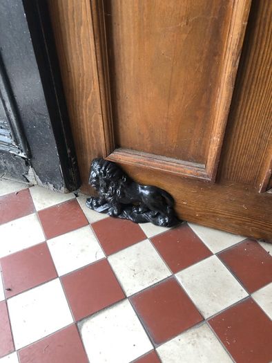 Lion doorstops