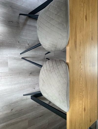 table with 4 chairs