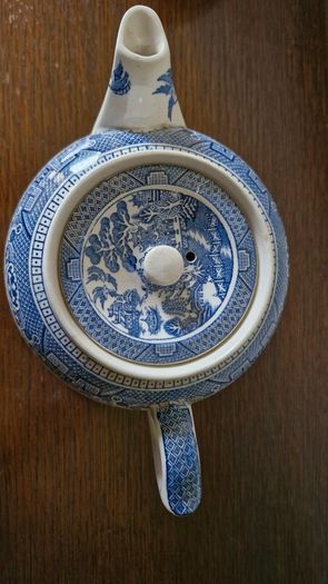 Vintage Arklow Pottery Blue Willow Teapot & Matching Stand Trivet Made in Ireland