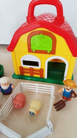 Farmhouse & tractor set