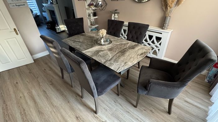 Dinning table and 6 chairs
