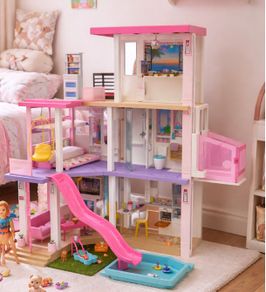 Barbie dreamhouse as new