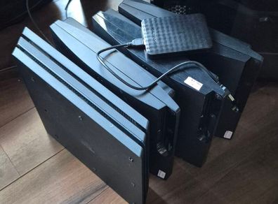 Ps4 Pro, Ps3 Slim (hen) REPASTED + new clock battery