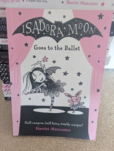 Isadora Moon books x 19 Harriet Muncaster