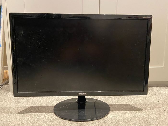 Samsung 24" LED Full HD Monitor S24D330H Office/Gaming 1920x1080 60Hz 1ms BJ44