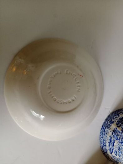 vintage willow cups, saucers and bowl, blue willow cups