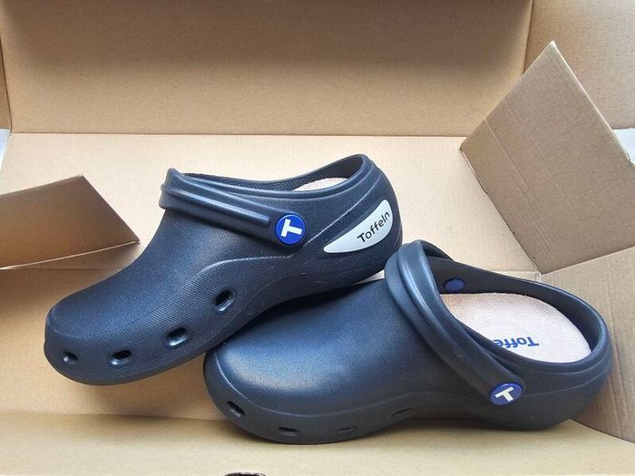Brand New Size 3 Black Toffeln ActivKlog Clog