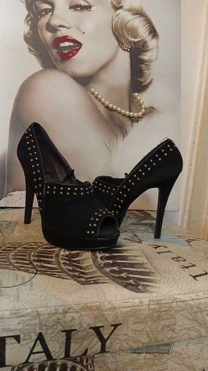 Black High Heels Size 7