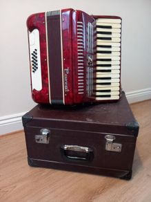 Parrot Piano Accordion