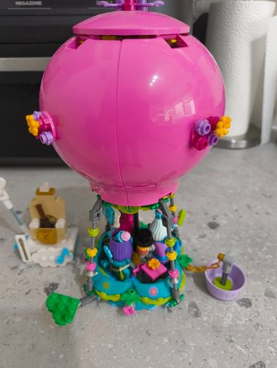 Lego Trolls 41252 Poppy's Air Balloon Adventure & 30555 Poppy's Carriage