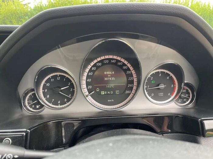 Mercedes-Benz E-Class 2010