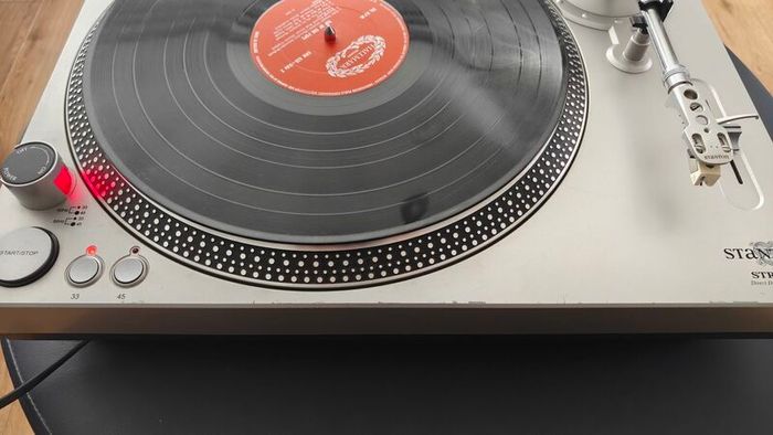 Stanton STR8-30 vinyl player