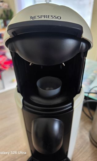 Nespresso Vertuo coffee set, pod tower, glass tray with pod holder, 1 Descaler pouch.