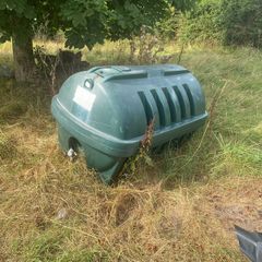 Oil tank