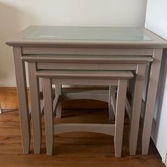 Nesting coffee tables