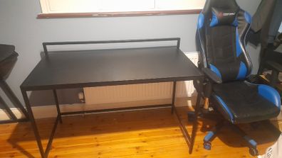Black metal Frame Desk With Wooden top
