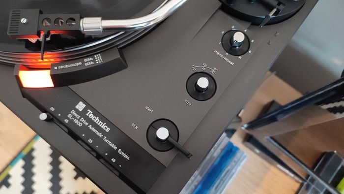 CLASSIC Technics SL-1900,FullAuto, Turntable.Direct Drive. Full service.