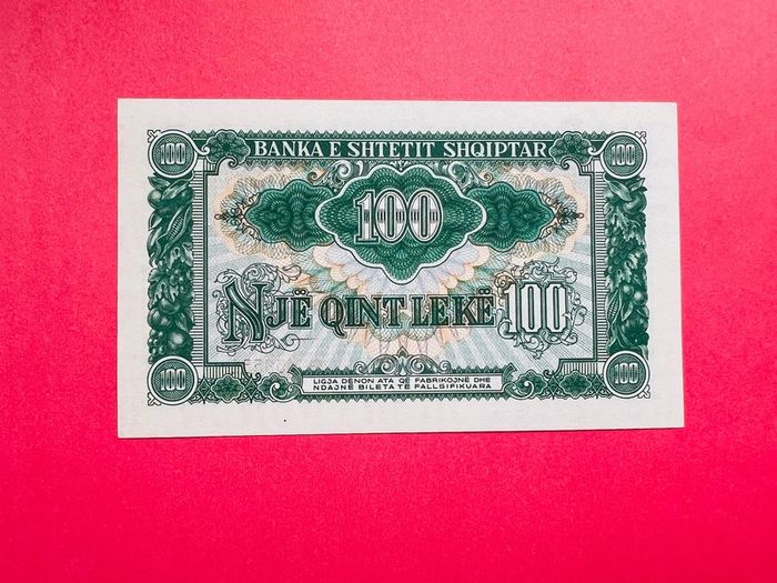 Albania  100 LEKE   1957  Pick  30a  ( Uncirculated )