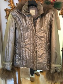 Woman short coat. With raccoon fur. Size M. As new