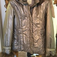 Woman short coat. With raccoon fur. Size M. As new