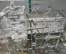 Gate