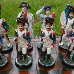 A Battle of Waterloo Chess Set and Board. Napoleon vs Nelson. 17,5" x 17,5" (chess pawn height 4,5")