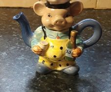 Pig tea pot