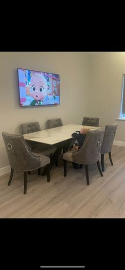 Dining table & chairs