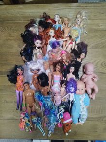 30 dolls