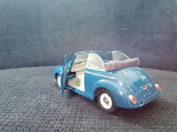 956 Morris Minor 1000 1:26 Saico Blue