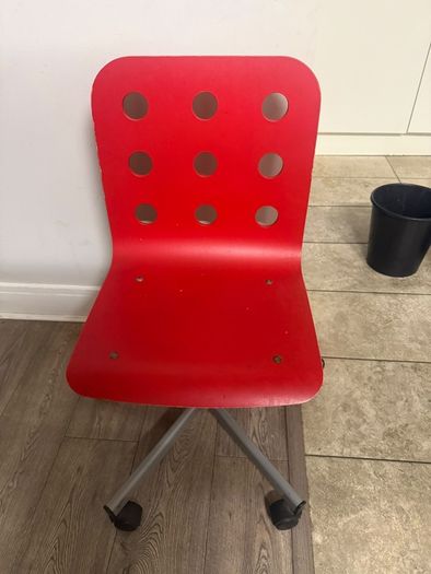 Three chairs free to go