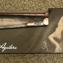 Christina aguilera straightener