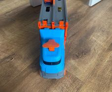hot wheels speedway hauler plus 6 cars