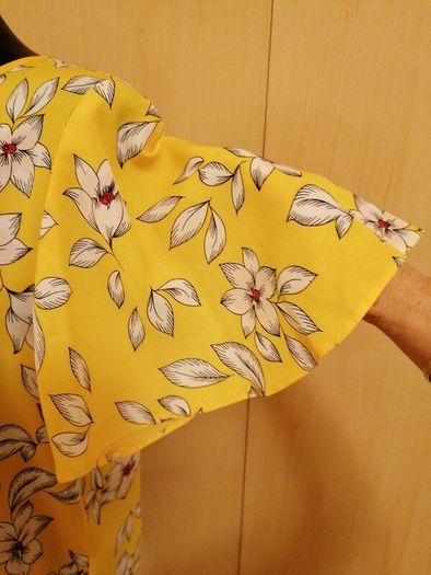 Women's Top Nwt Size 14