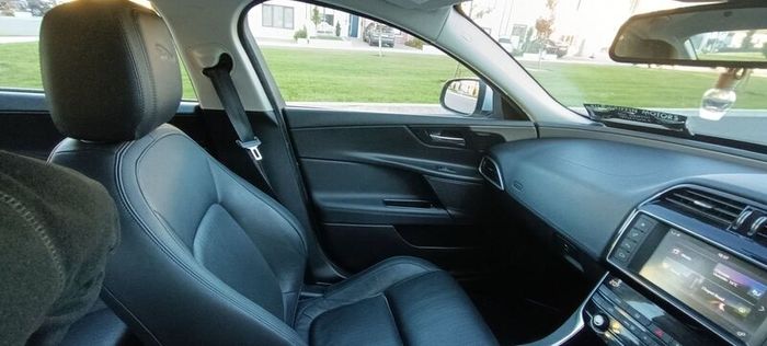 Jaguar XE 2.0D Portfolio Automatic