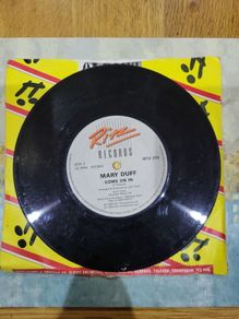 Mary Duff Yellow Roses 7 inch single