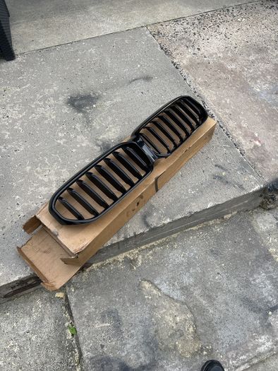G30 gloss black grill