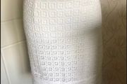 skirt. Cream fab .too big size 16