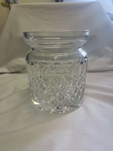 Large crystal jar