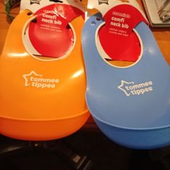 baby bibs x2