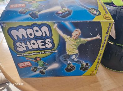 Moon shoes