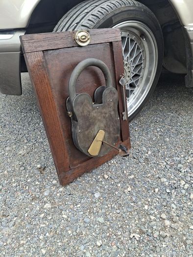 Oversize working lock