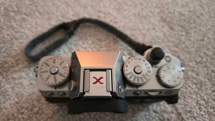 Fujifilm X-T5 Silver - Mint Condition - Low Shutter Count + Extras